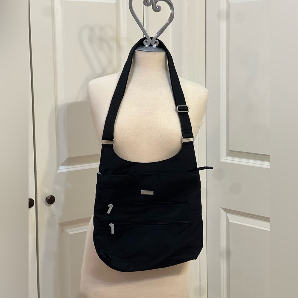 Mint Condition Baggallini’s Bucket Bag
